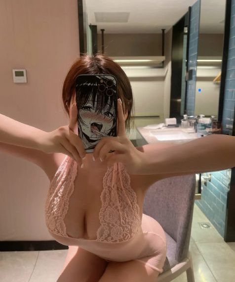 欧美黄色衣服女孩_超清在线观看高清