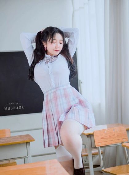 欧美吊带背心外穿_高清在线观看视频