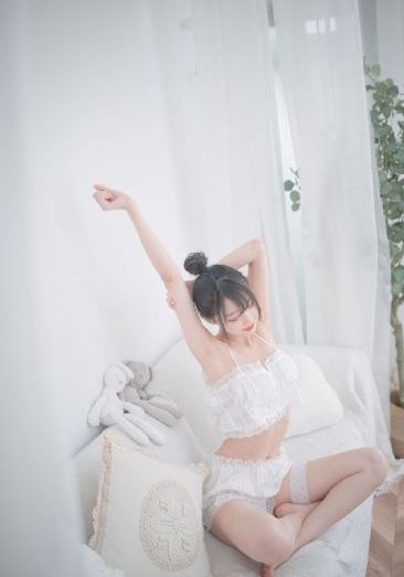 国产短裙色诱水电工_JVID性感写真
